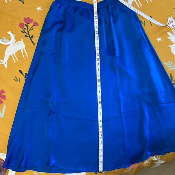 Flowy midi blue skirt - Picture 3 of 4